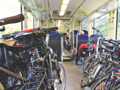 Bici a bordo sì, ma solo in parte I pendolari: «Una contraddizione»