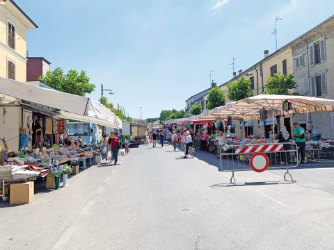 Il mercato lascia il centro e si sposta in Piazza Trieste