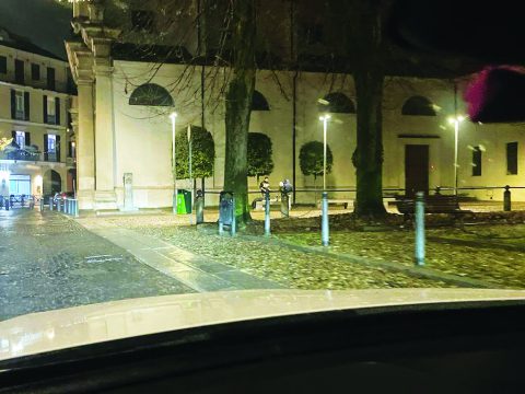 Musica e alcolici in centro, il freddo non ferma i festini
