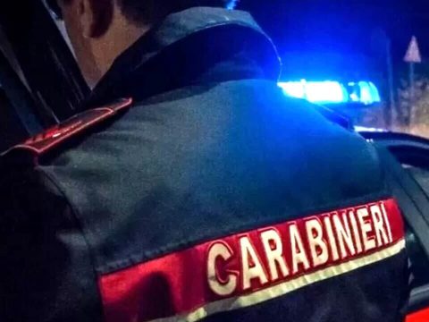 Fugge all’alt dei Carabinieri: bloccato 29enne ubriaco senza patente