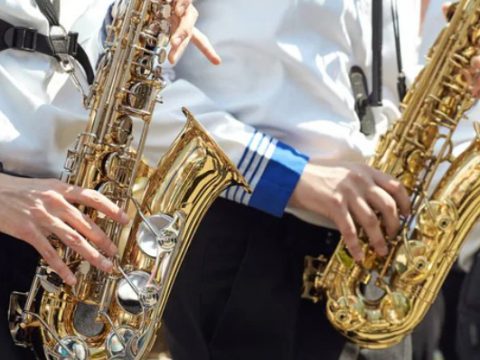 Da fanfara a fanfarata… ma restano le sedie d’oro