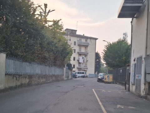 Scippo in pieno giorno a Mortara: donna derubata dello zainetto, indagini in corso