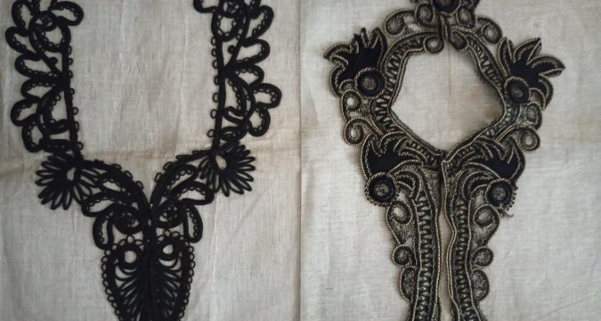 LA CAMELIA COLLEZIONI – I Colli “a pettorale” delle Signore dell’Ottocento