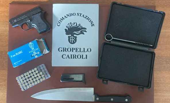 Rissa al bar: minacce con coltello e colpi di pistola a salve, denunciati due uomini