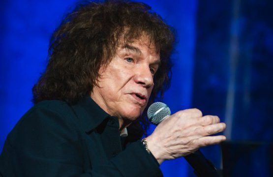 Riccardo Cocciante festeggia 80 anni in musica: sarà ospite a “Vigevano in Castello 2026”