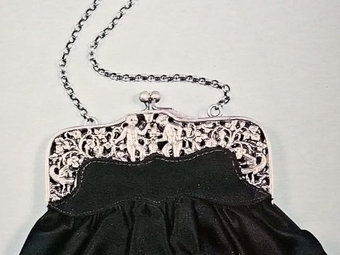 LA CAMELIA COLLEZIONI – La bellezza delle chiusure artigianali che rendono uniche le borsettine