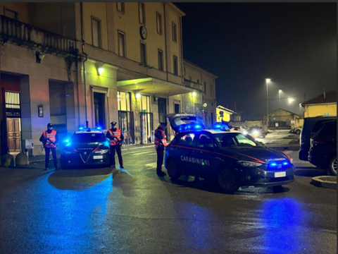 Mortara e Vigevano “blindate”: sette giovani denunciati per alcol, droga e minacce in un solo weekend