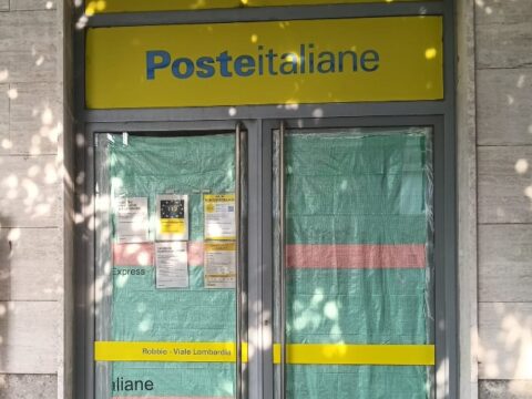 Poste, riapertura rinviata a fine luglio: cresce il malcontento