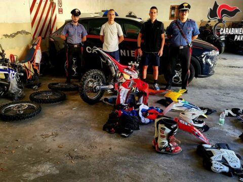 Sorpresi con tre moto nascoste nel doppiofondo di un furgone, erano state rubate nel circuito di Ottobiano: due denunciati per ricettazione
