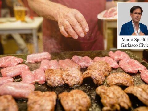 Carovita, Garlasco Civica batte cassa e provoca la giunta: «Meno salamelle, più aiuti alle famiglie»