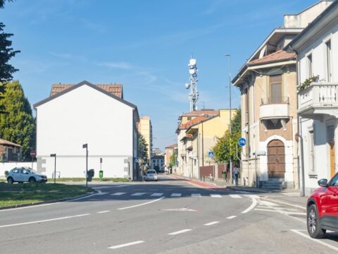 «Non puoi parlare così alle nostre donne». Professionista aggredito, 28 giorni di prognosi